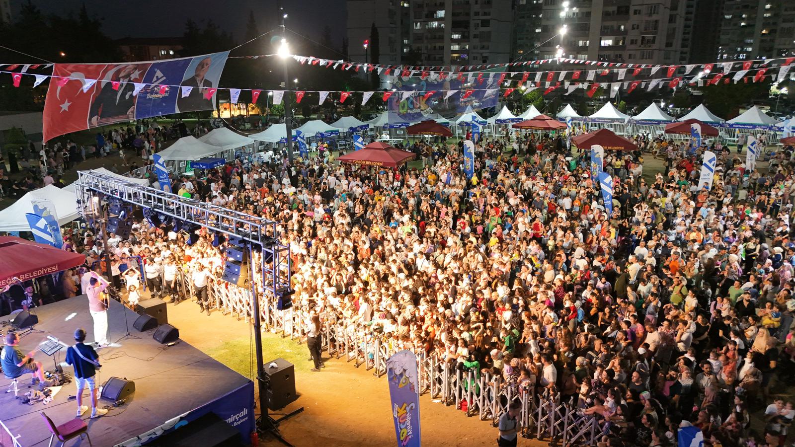 YÜREĞİR 2. ÇOCUK FESTİVALİ’NDE BİNLERCE ÇOCUK DOYASIYA EĞLENDİ