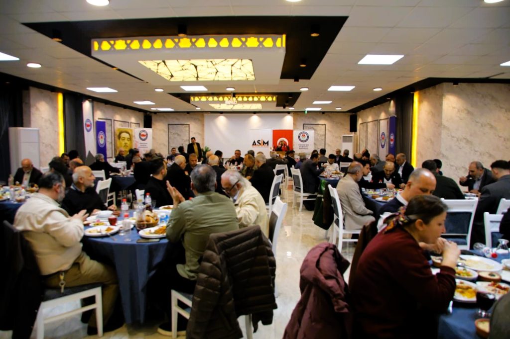 Adana’da sivil toplum ve eğitim camiası iftar sofrasında buluştu